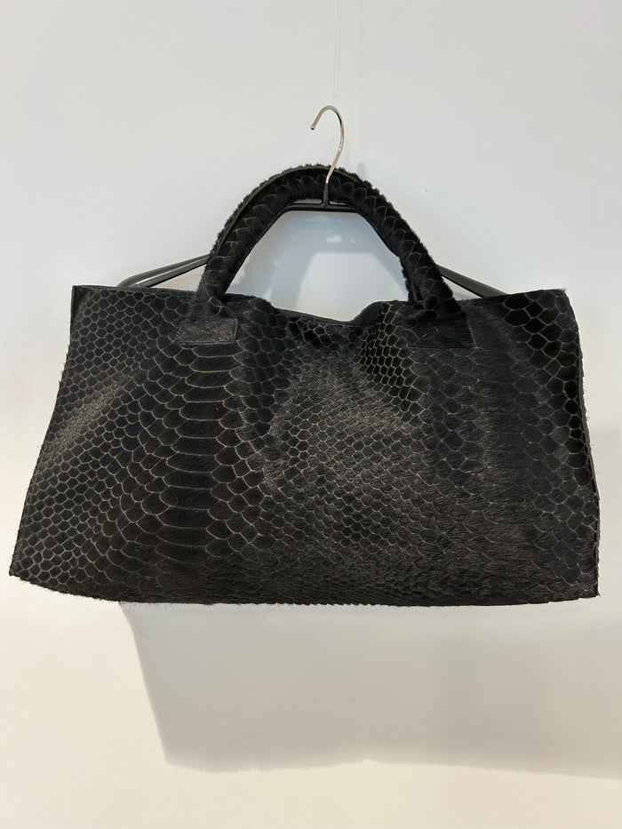 AW24 Stor sort veske