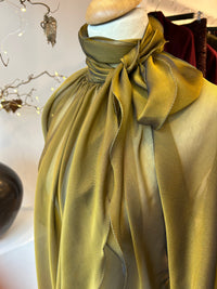 AW24 Grønn Silkechiffonkjole