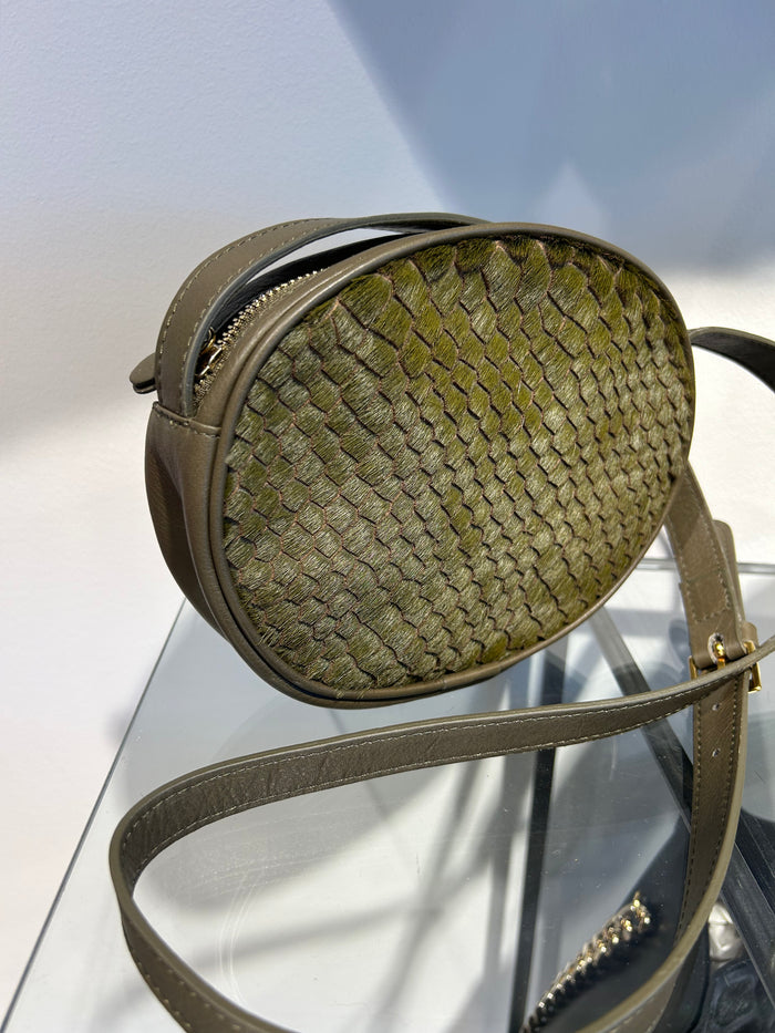 NY25 Oliven miniveske med skinn skulderreim