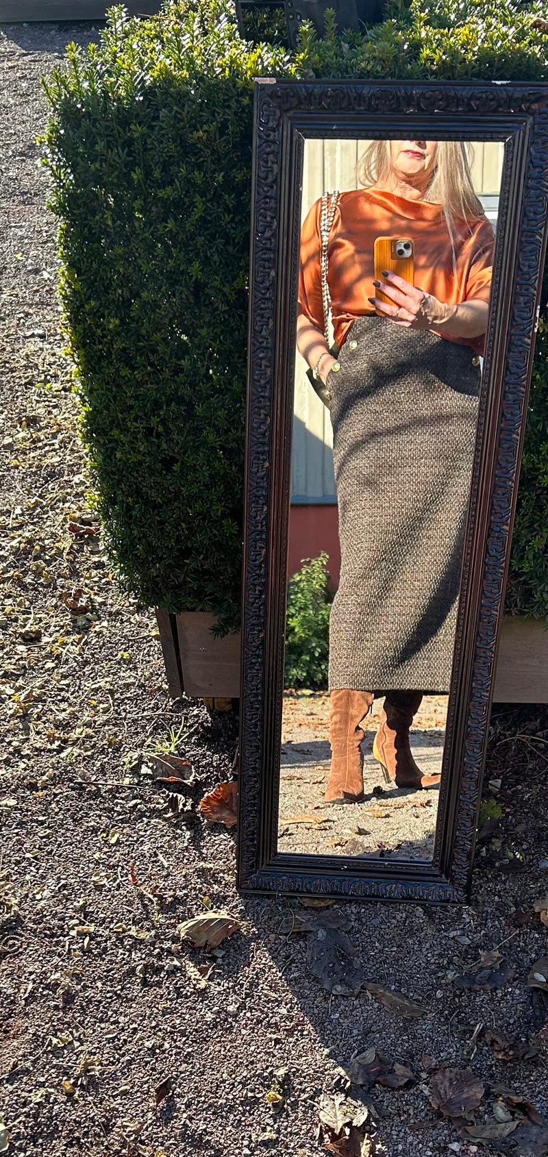 AW25 Brunt Midi skjørt med Gullknapper