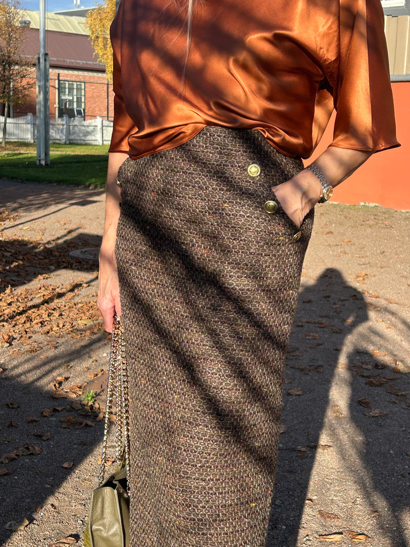AW25 Brunt Midi skjørt med Gullknapper