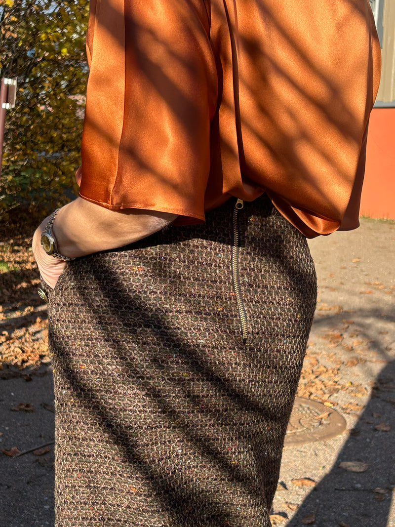 AW25 Brunt Midi skjørt med Gullknapper