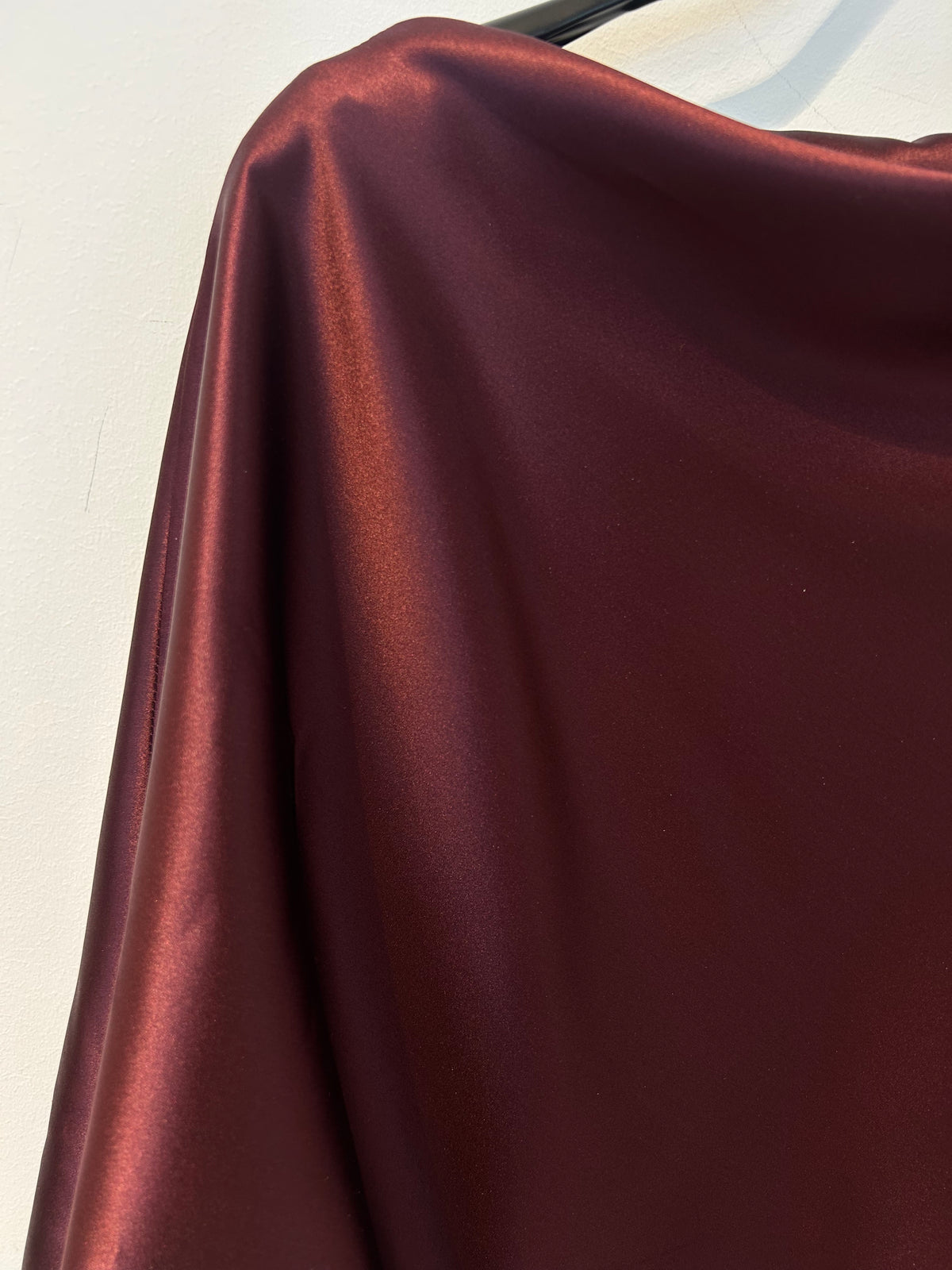 AW25 Bordeaux Vid Silkesateng bluse