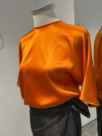 AW25 Orange Silkesateng bluse
