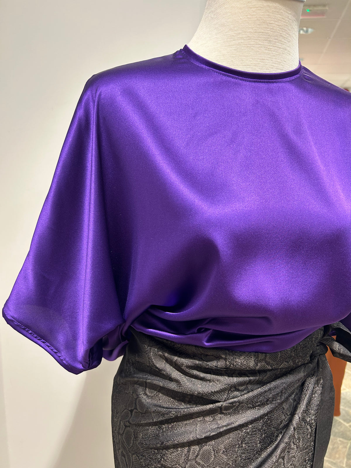 AW25 Lilla Silkesateng t-skjorte bluse