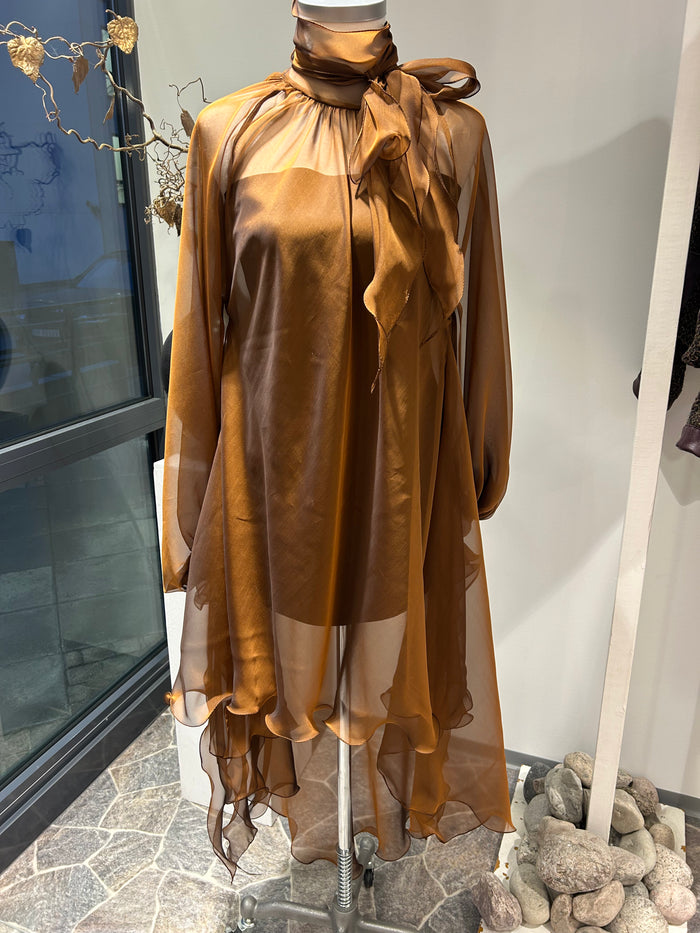AW25 Brun Silkechiffonkjole