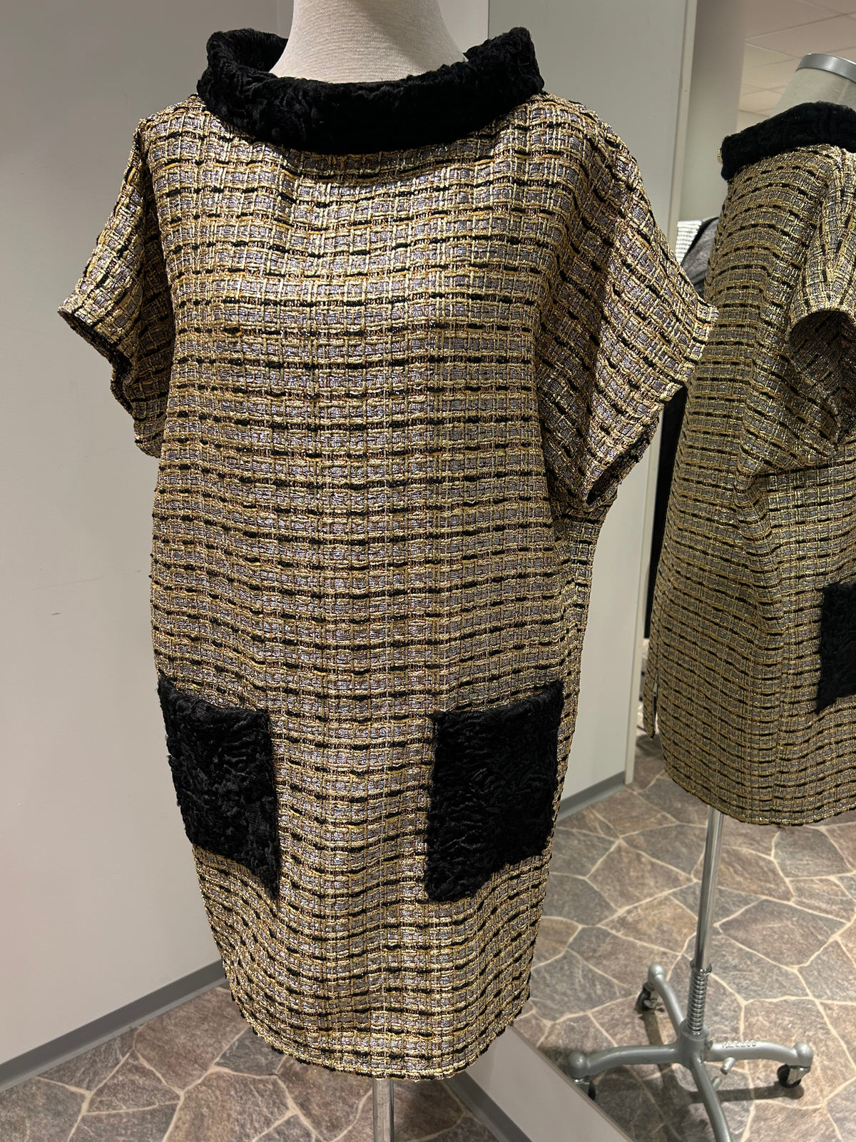 AW25 Gull og sølv kimono kjole