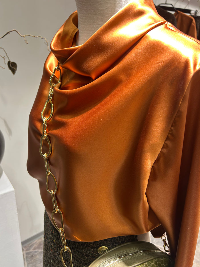 AW25 Rust Silkesateng bluse med lang arm