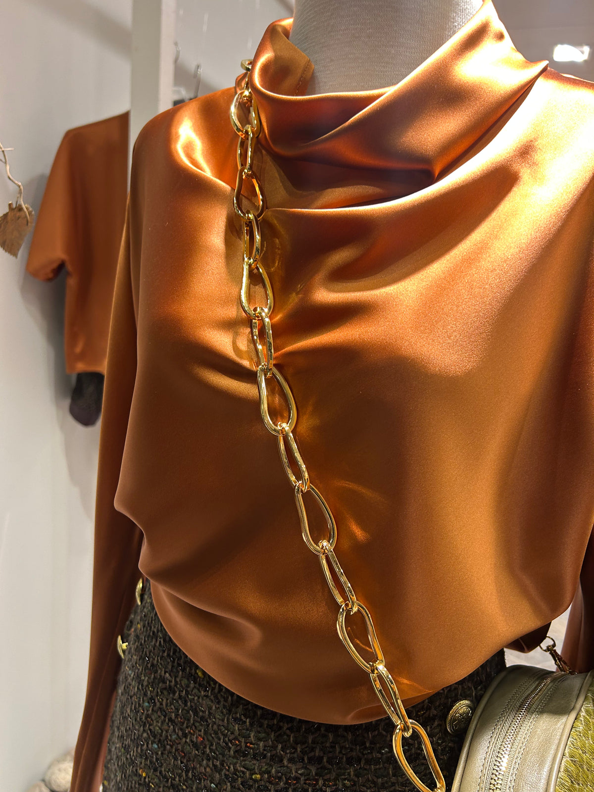 AW25 Rust Silkesateng bluse med lang arm