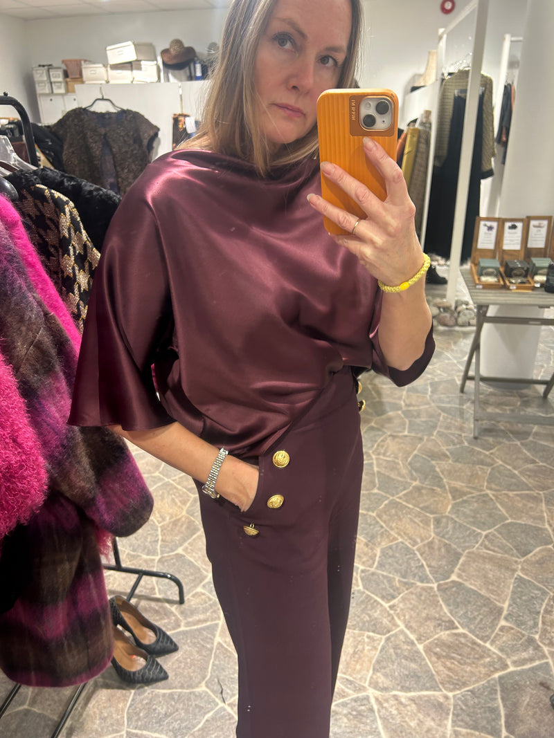 AW25 Bordeaux Vid Silkesateng bluse