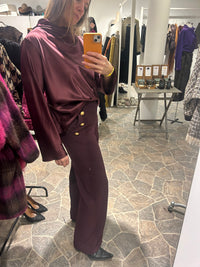 AW25 Bordeaux Silkesateng bluse med lang arm