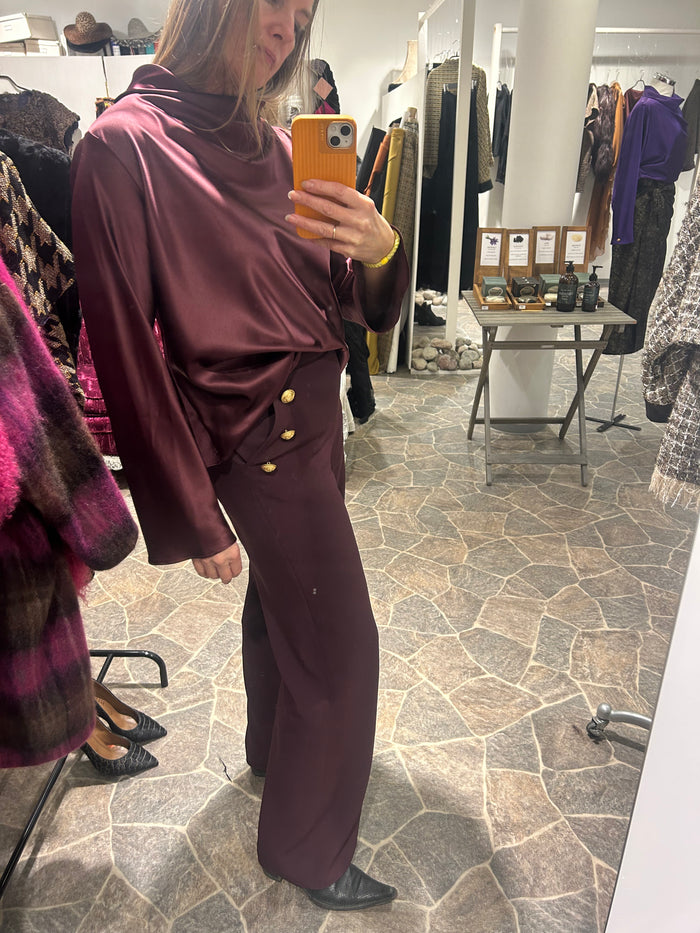 AW25 Bordeaux Silkesateng bluse med lang arm