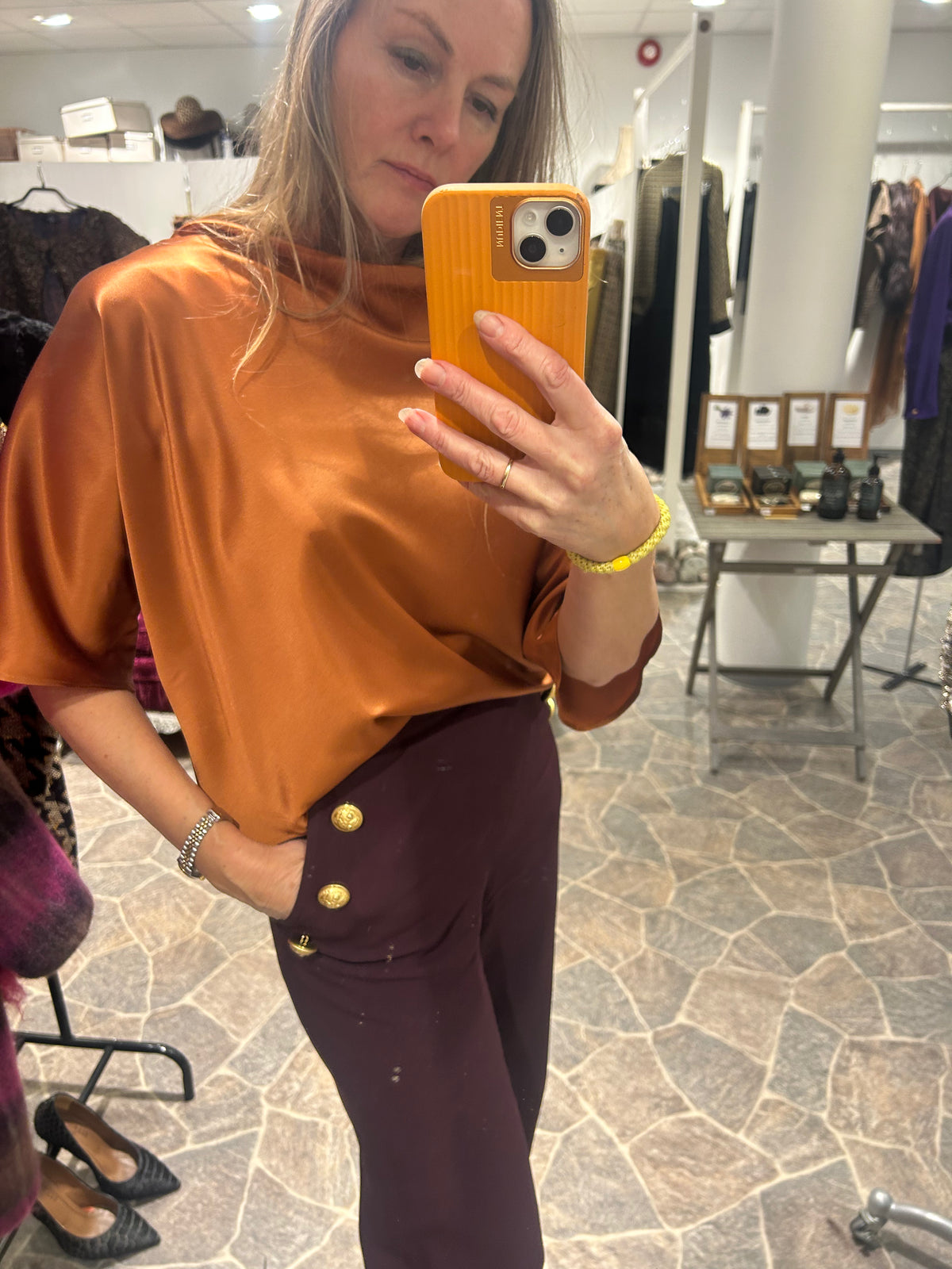 AW25 Rust Vid Silkesateng bluse