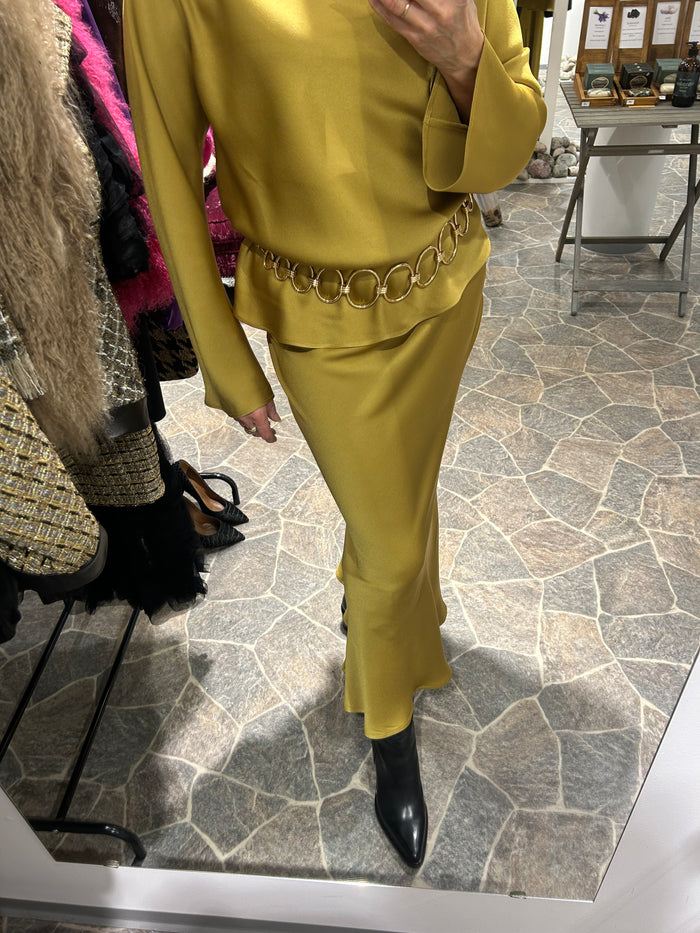 AW25 Okergult Midi skjørt på helskrå