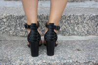Sort sandal