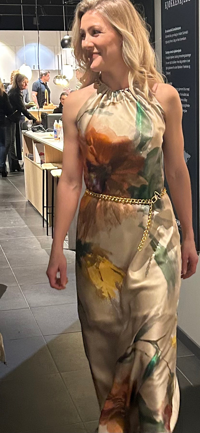 SS26 Mønstret Halterneck silke kjole