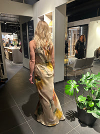 SS26 Mønstret Halterneck silke kjole