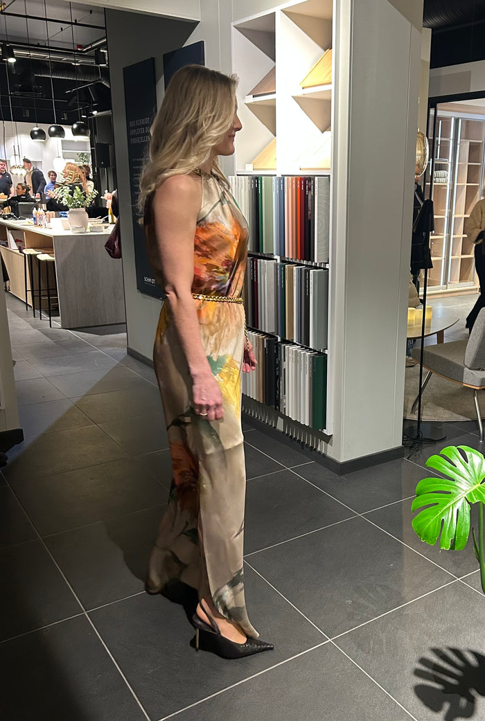 SS26 Mønstret Halterneck silke kjole