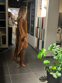 SS26 Brun Silkechiffonkjole