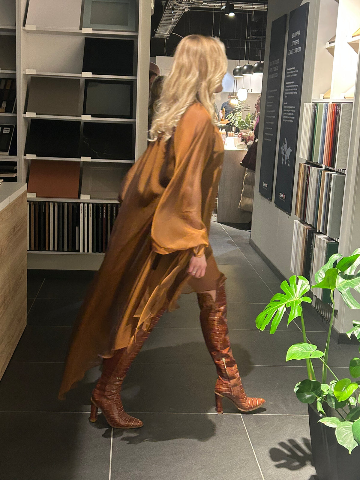 SS26 Brun Silkechiffonkjole