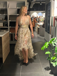 SS26 Gull kjole med skinn belte