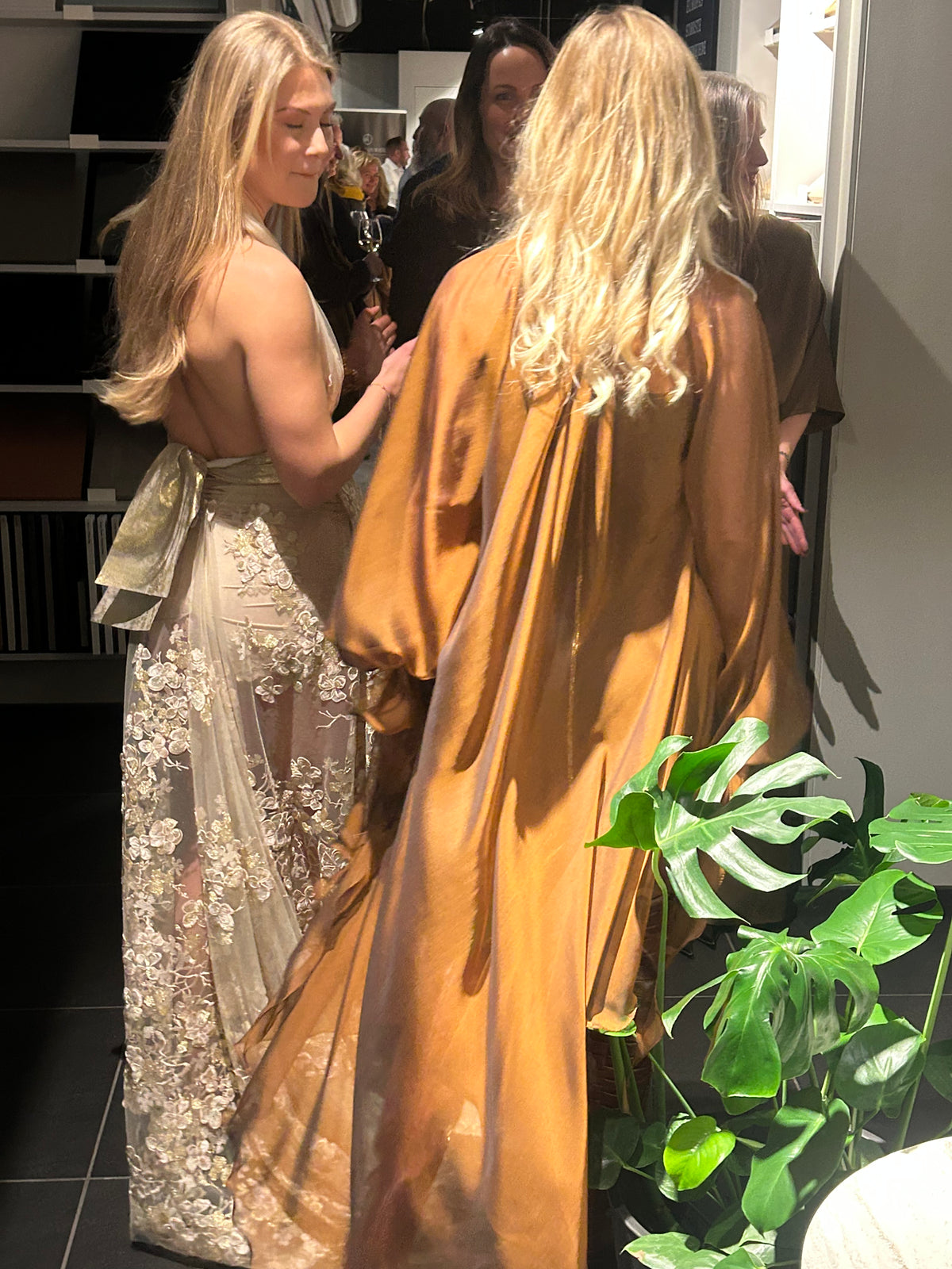 SS26 Brun Silkechiffonkjole