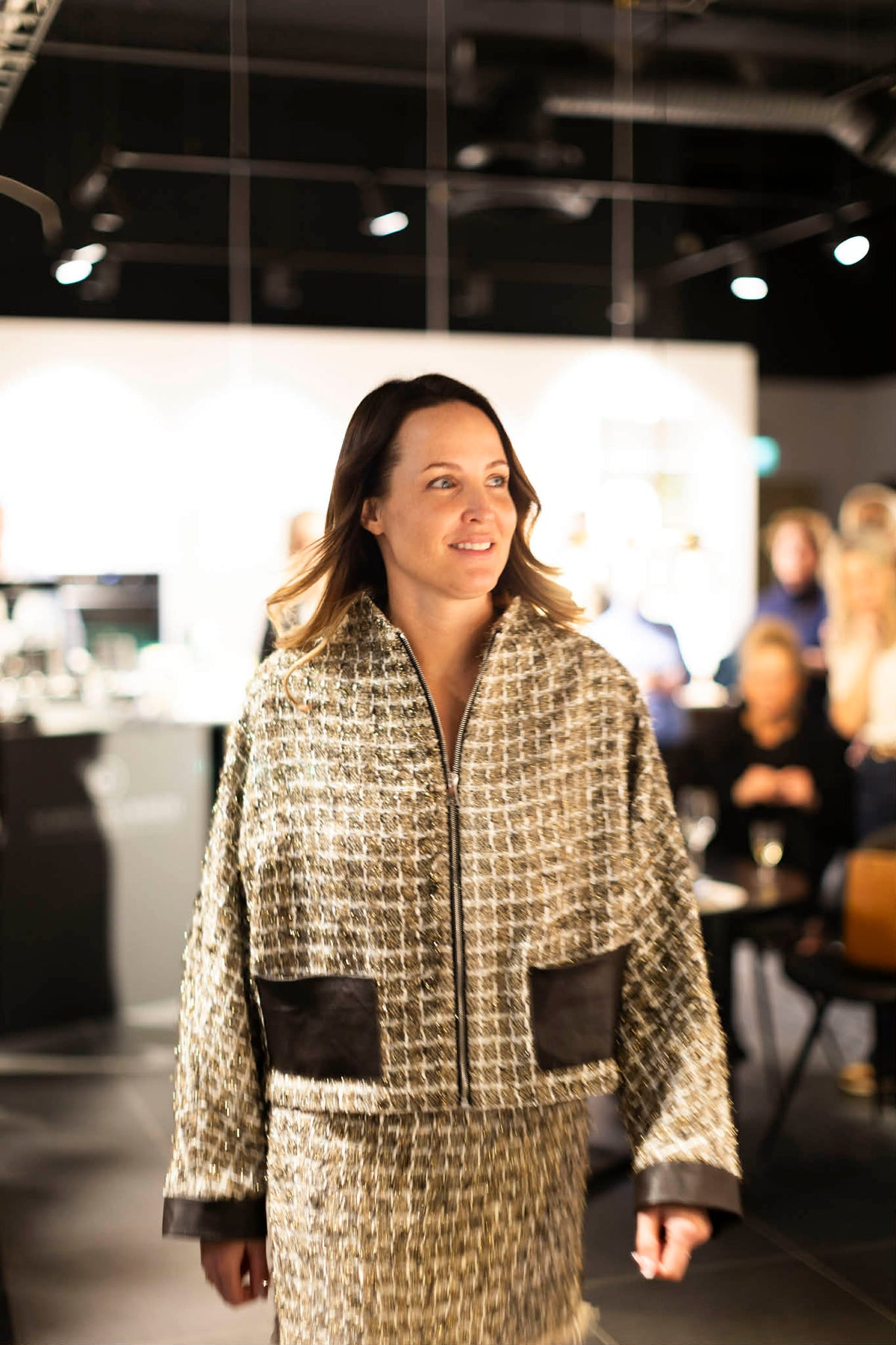 SS26 Beige Tweed Jakke med Glidelås