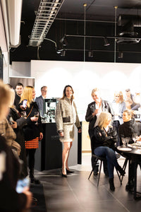 SS26 Beige Miniskjørt med frynser