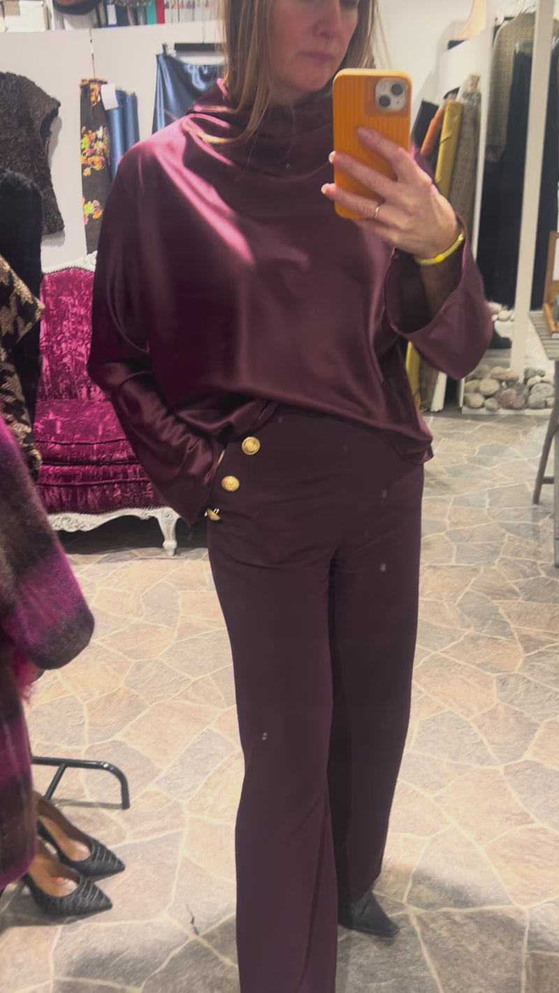 AW25 Bordeaux Silkesateng bluse med lang arm